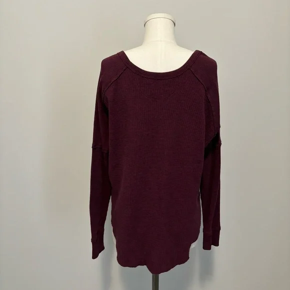 Aritzia TNA Alder Thermal Long Sleeve Waffle Knit Relaxed Fit Top Burgundy Small - Picture 11 of 16